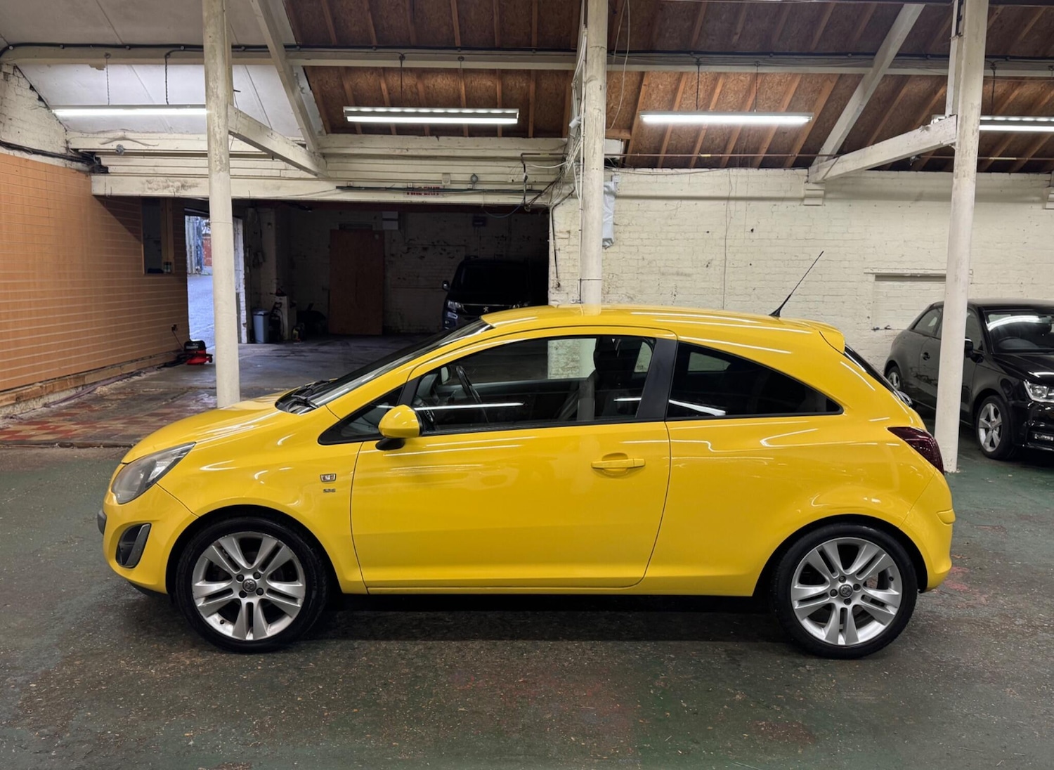 Used Vauxhall Corsa 2013 for sale - 77200835: Photo 5