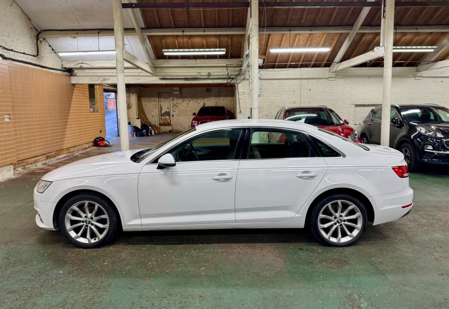 Used Audi A4 2016 for sale - 76853598: Photo 5