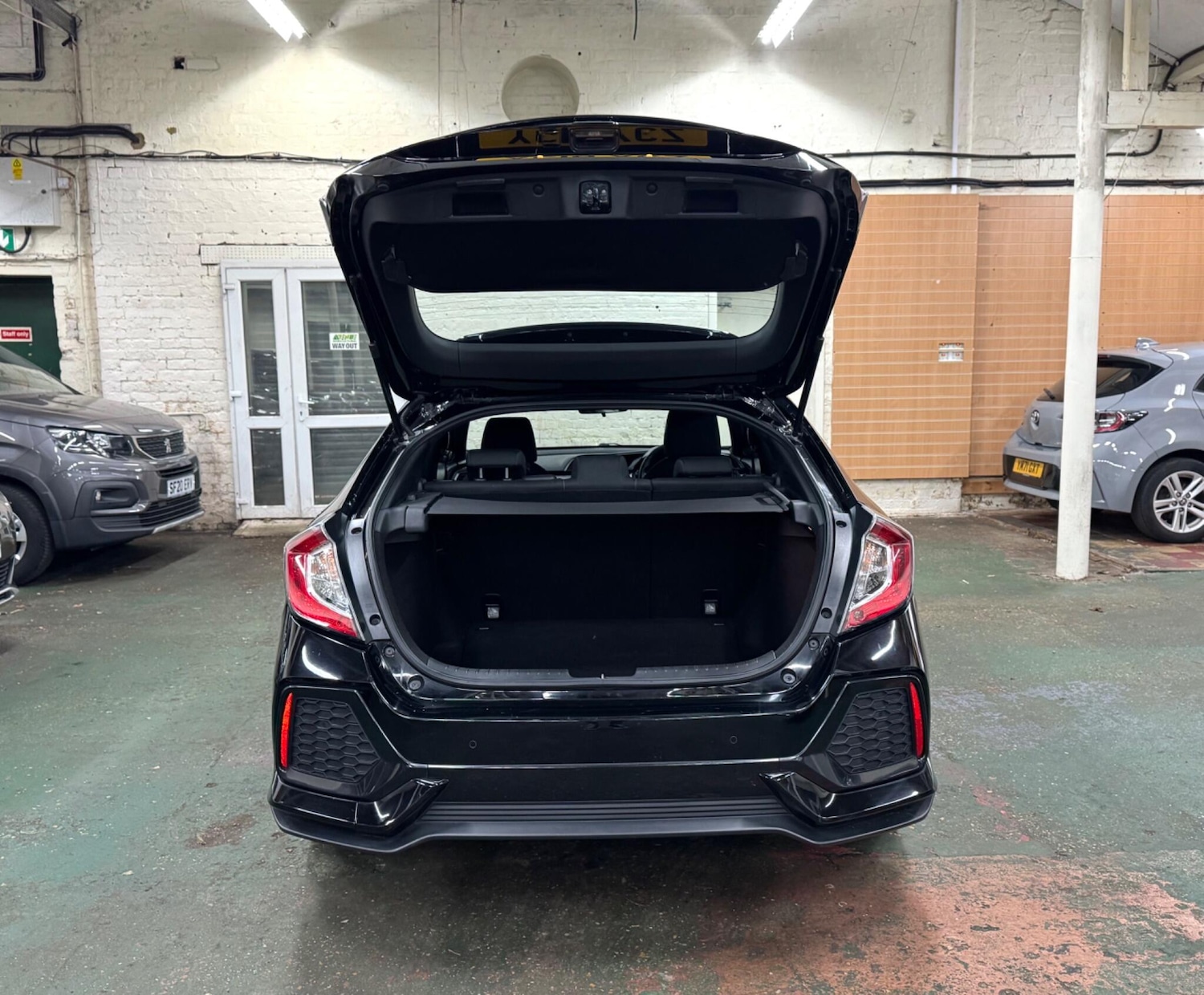 Used Honda Civic 2018 for sale - 76690913: Photo 8