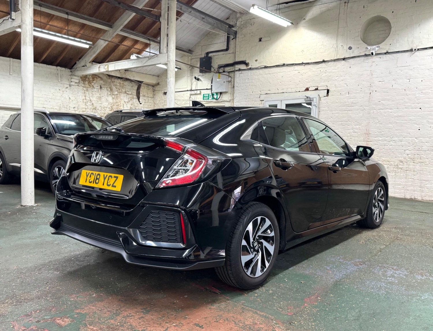 Used Honda Civic 2018 for sale - 76690913: Photo 9