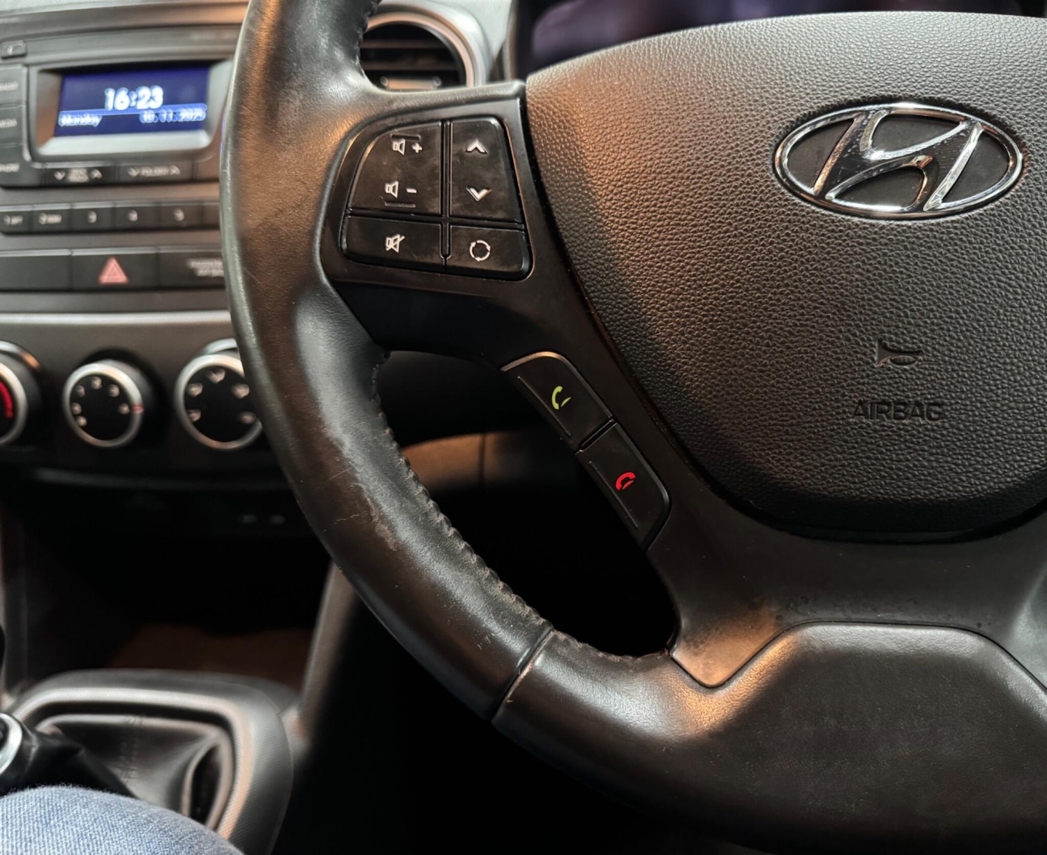 Used Hyundai i10 2019 for sale - 76690909: Photo 19