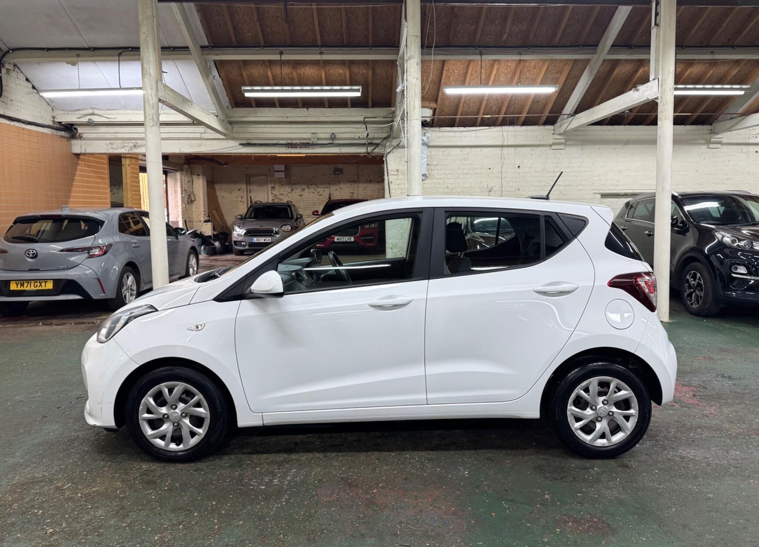 Used Hyundai i10 2019 for sale - 76690909: Photo 5