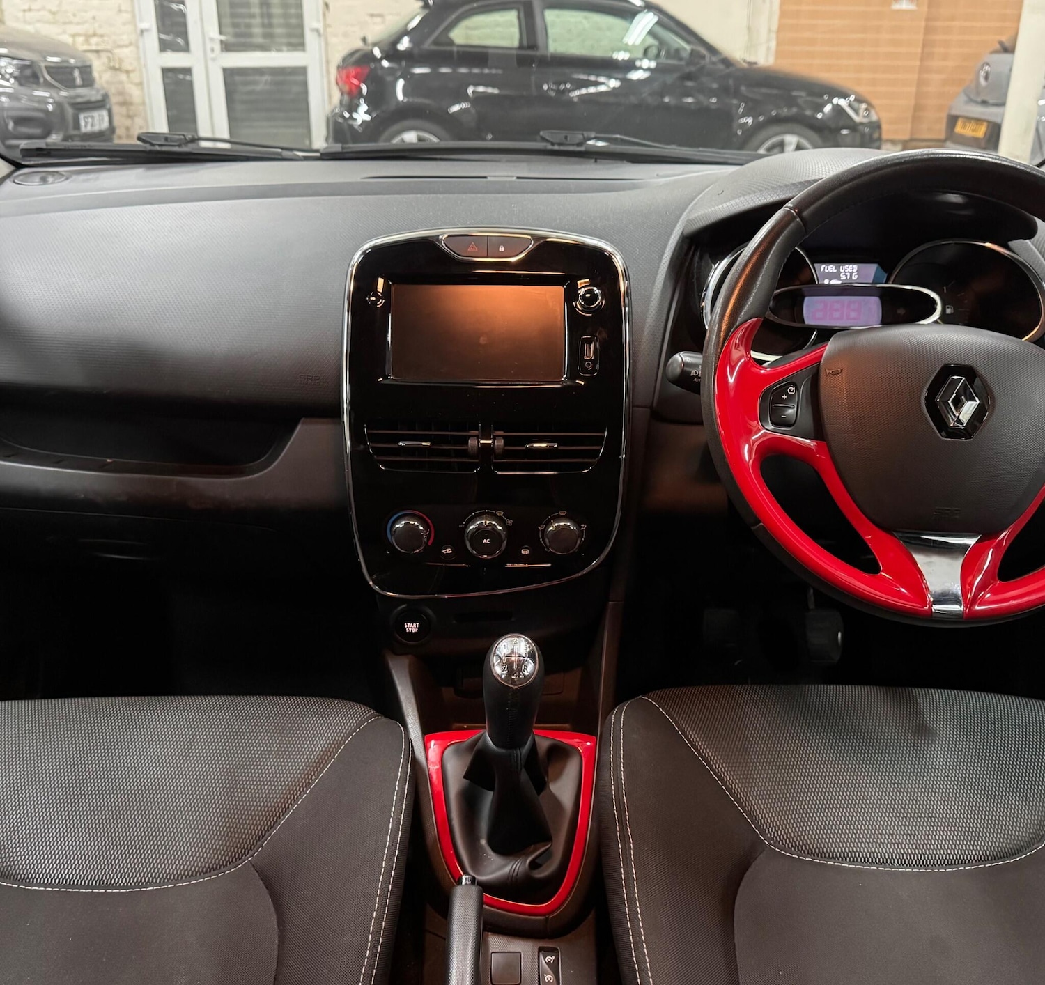 Used Renault Clio 2013 for sale - 76690910: Photo 14