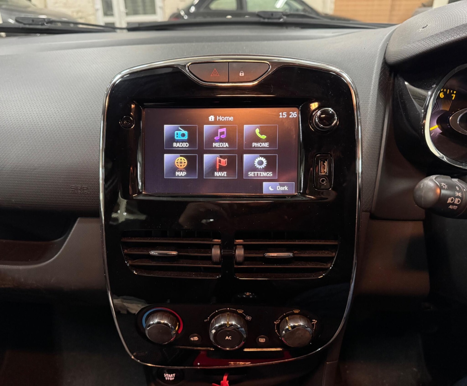 Used Renault Clio 2013 for sale - 76690910: Photo 15