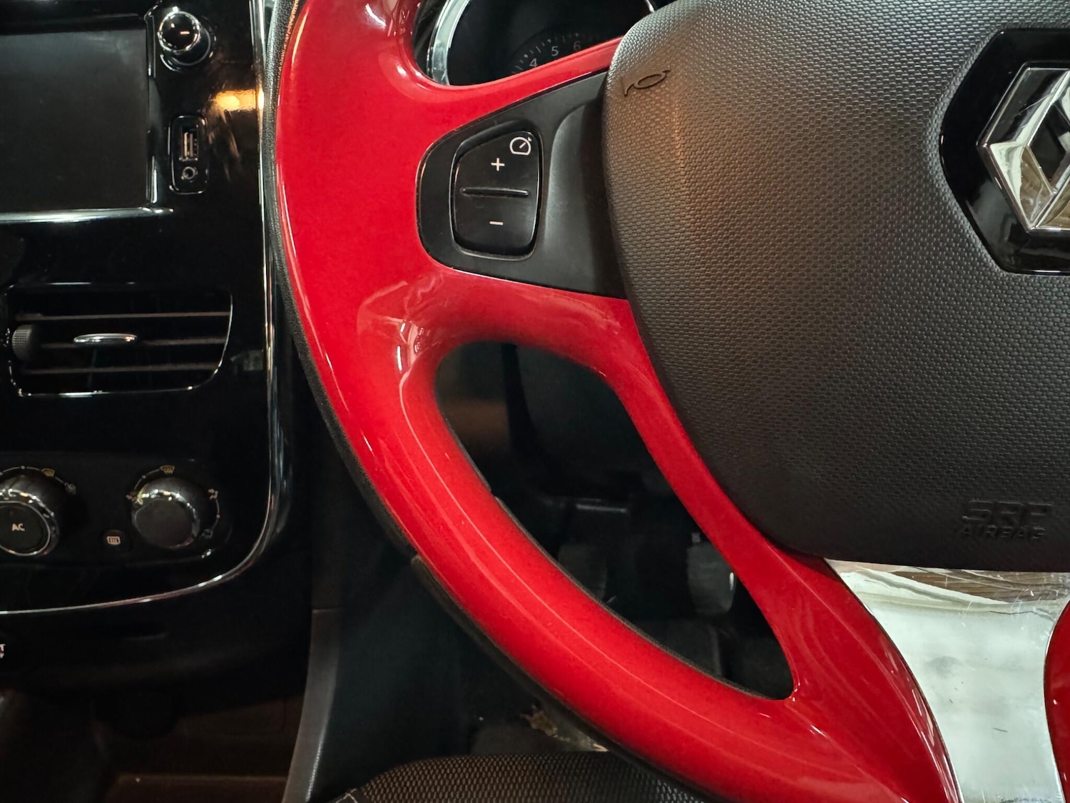 Used Renault Clio 2013 for sale - 76690910: Photo 19