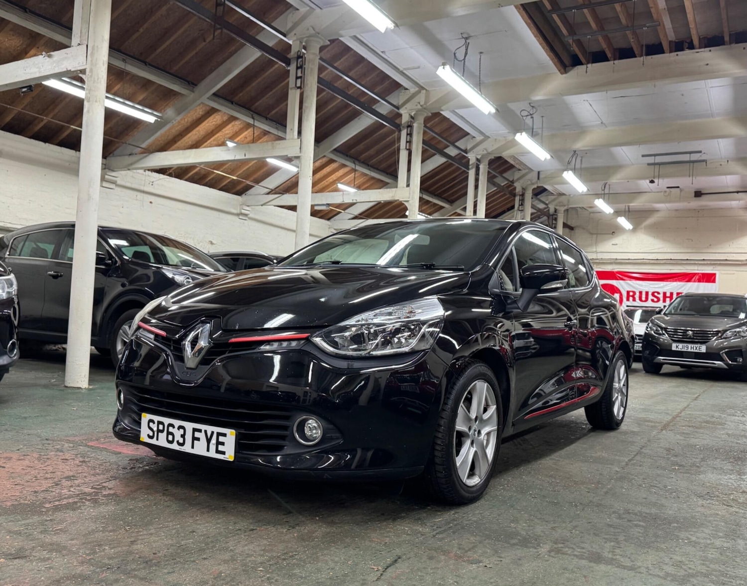 Used Renault Clio 2013 for sale - 76690910: Photo 4