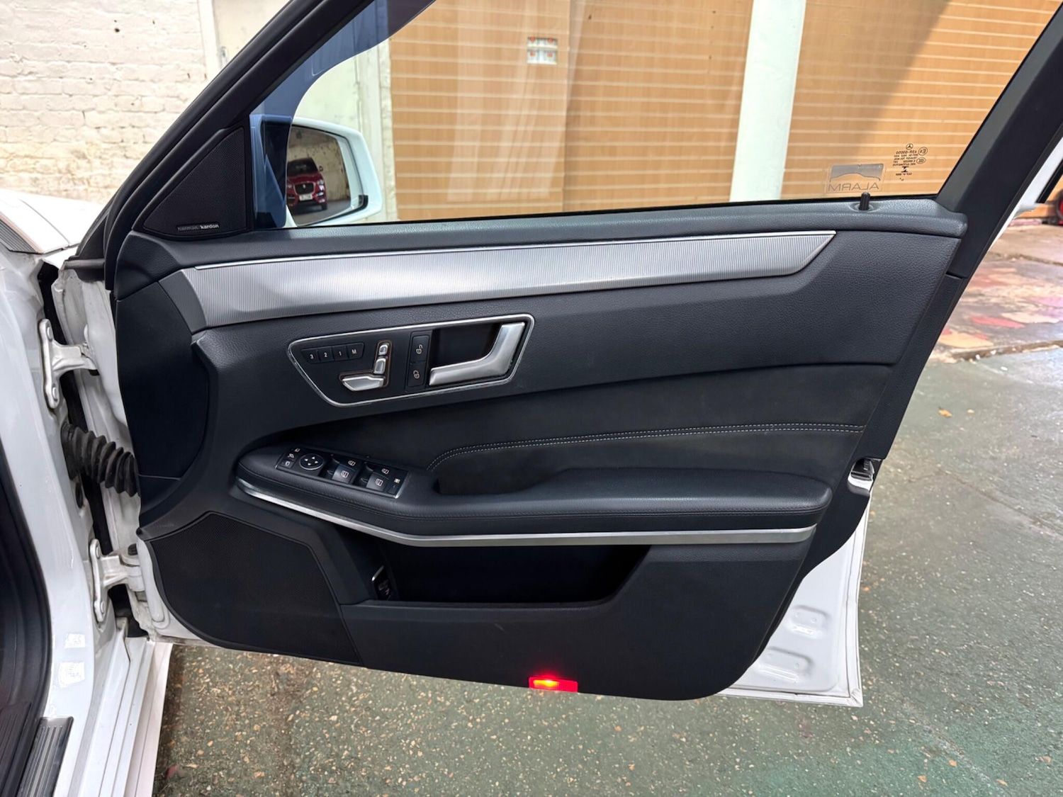 Used Mercedes-Benz E Class 2015 for sale - 77020261: Photo 25