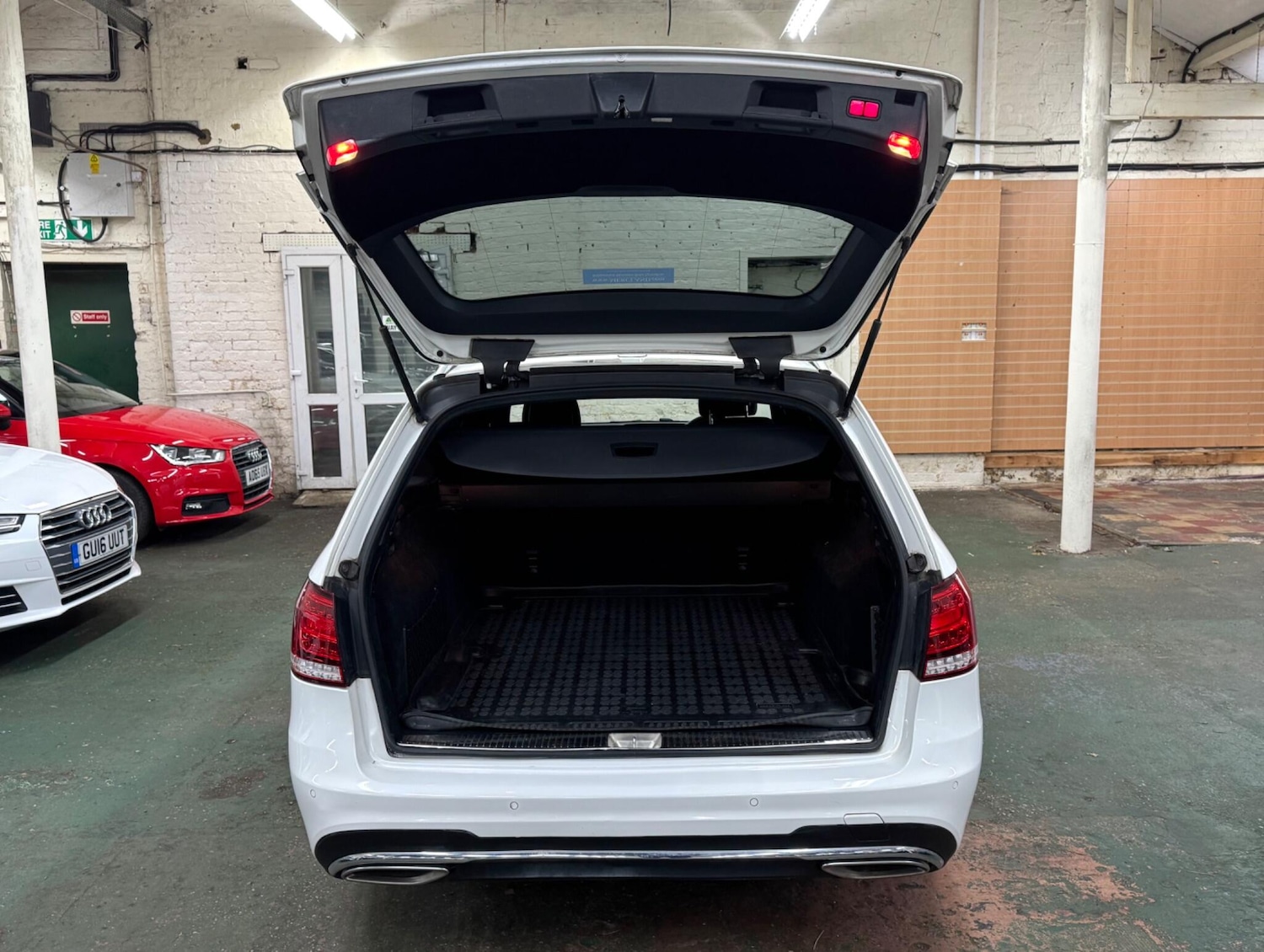 Used Mercedes-Benz E Class 2015 for sale - 77020261: Photo 8