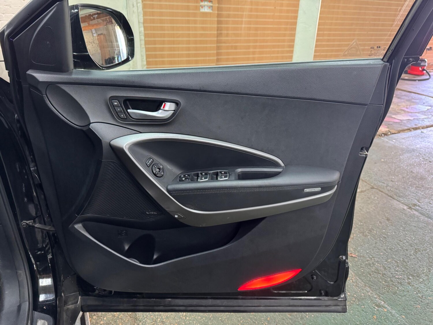 Used Hyundai Santa Fe 2016 for sale - 77841654: Photo 28