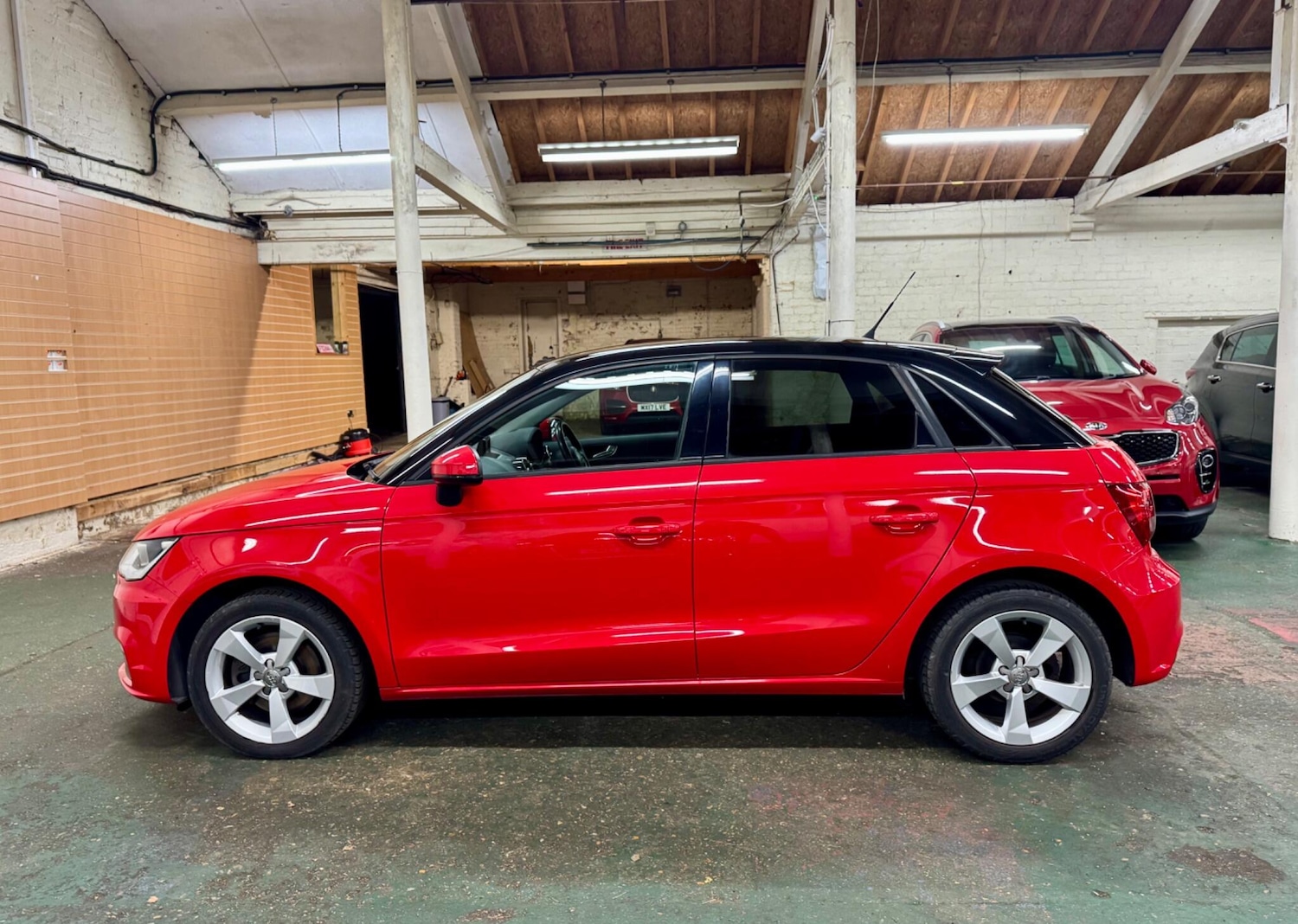 Used Audi A1 2015 for sale - 76949828: Photo 4