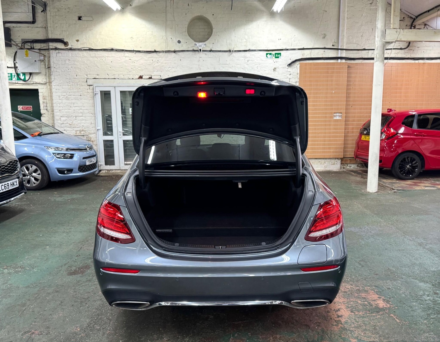 Used Mercedes-Benz E Class 2018 for sale - 76690889: Photo 8