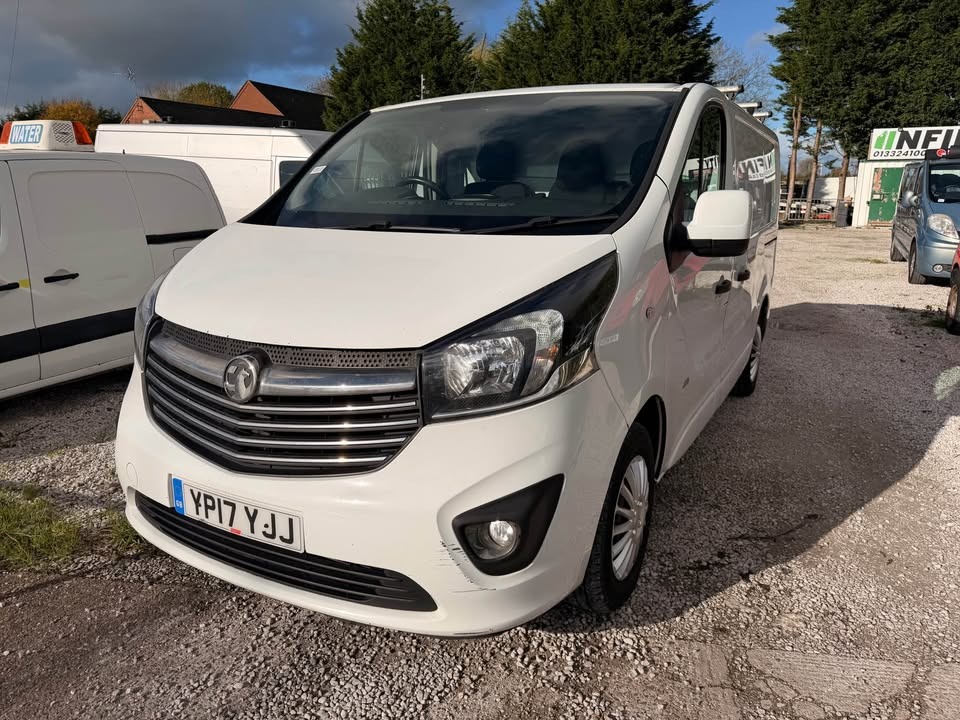 Used Vauxhall Vivaro 2017 for sale - 77106187: Photo 2