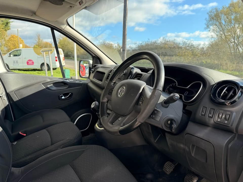 Used Vauxhall Vivaro 2017 for sale - 77106187: Photo 9