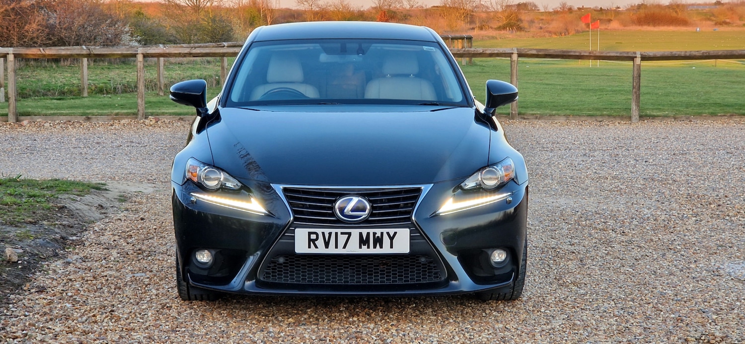 Used Lexus IS 2017 for sale - 77979083: Photo 2