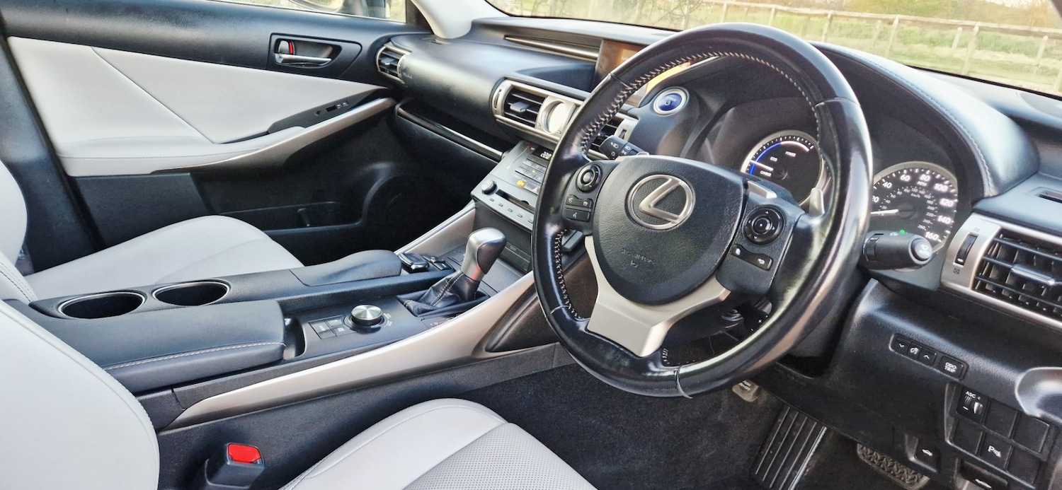 Used Lexus IS 2017 for sale - 77979083: Photo 31