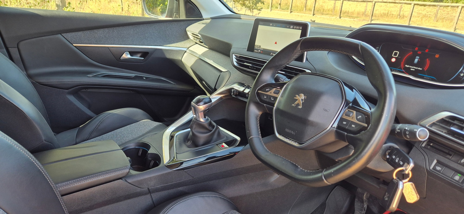 Used Peugeot 3008 2017 for sale - 77277702: Photo 9