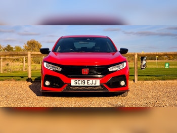 Used Honda Civic 2019 for sale - 76238527: Photo 2