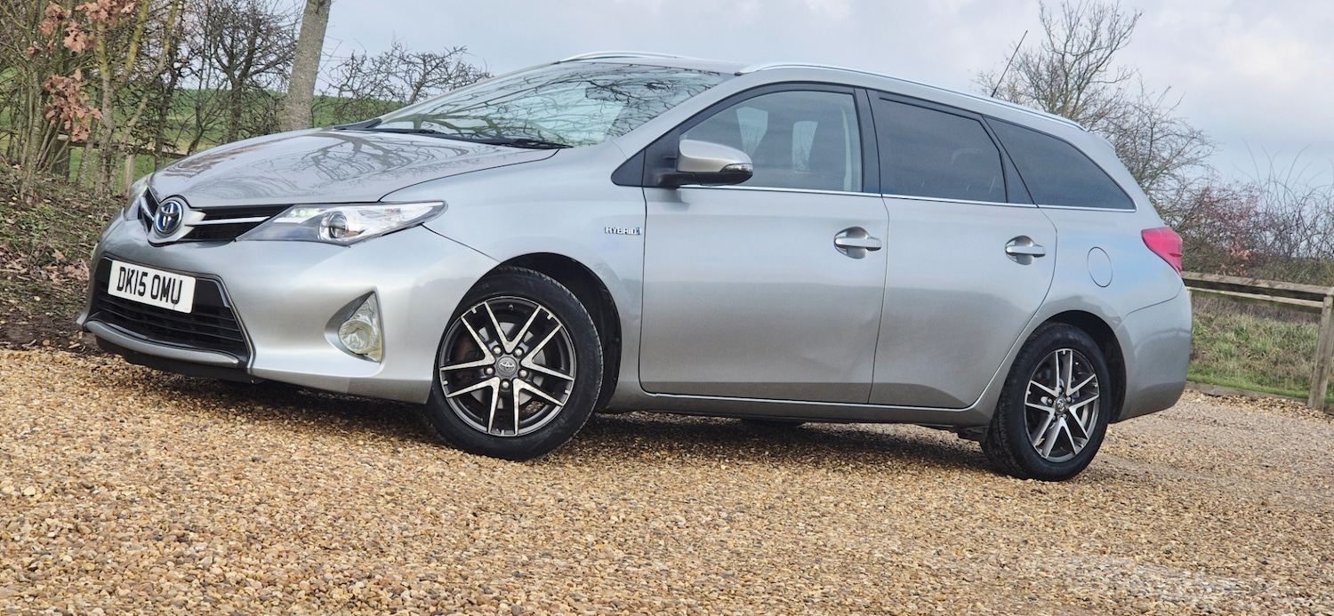 Used Toyota Auris 2015 for sale - 77370856: Photo 2