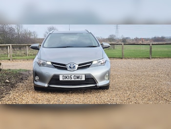 Used Toyota Auris 2015 for sale - 77370856: Photo
