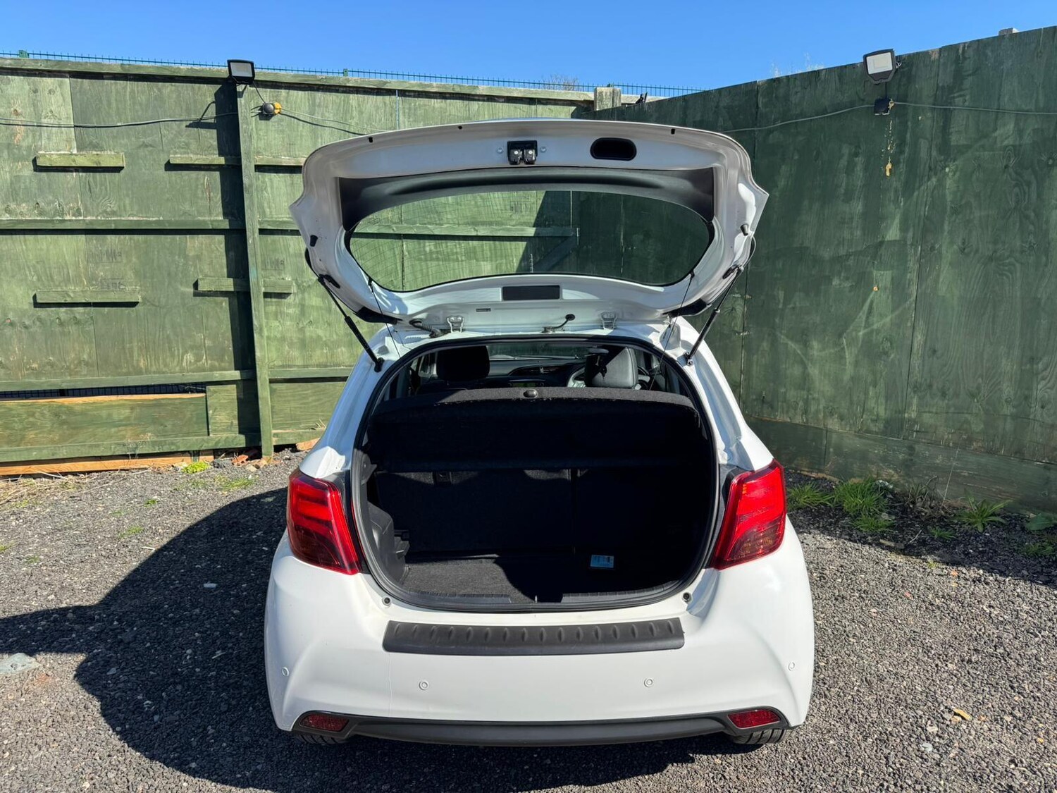 Used Toyota Yaris for sale - 77940445: Photo 16