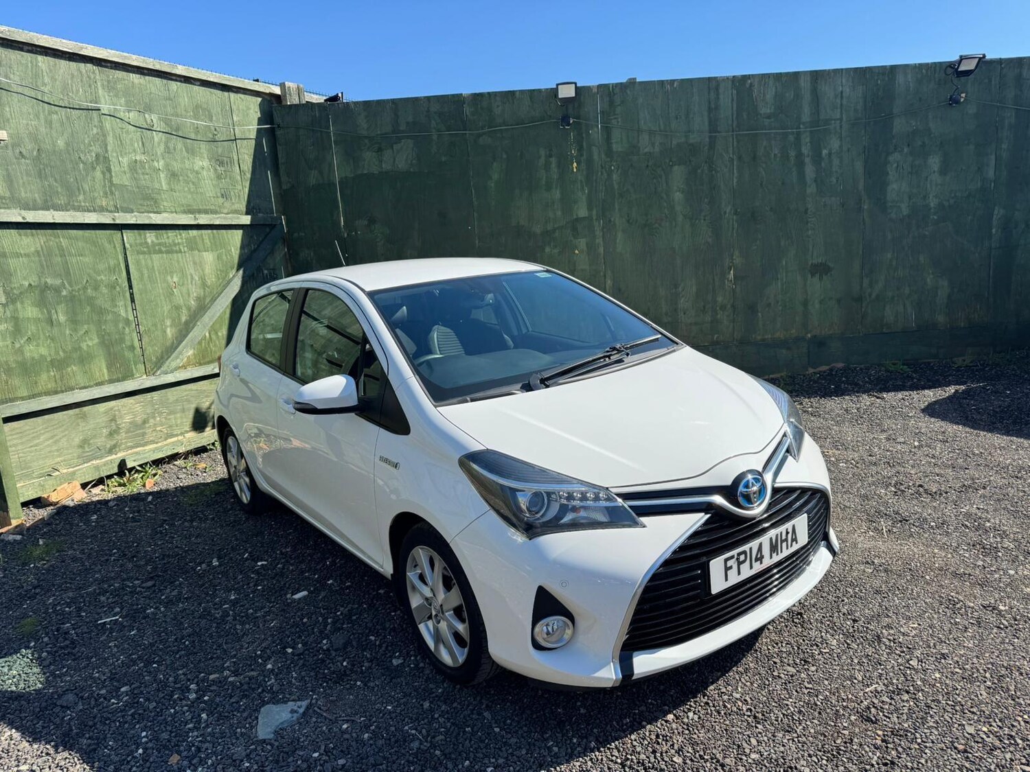 Used Toyota Yaris for sale - 77940445: Photo 2