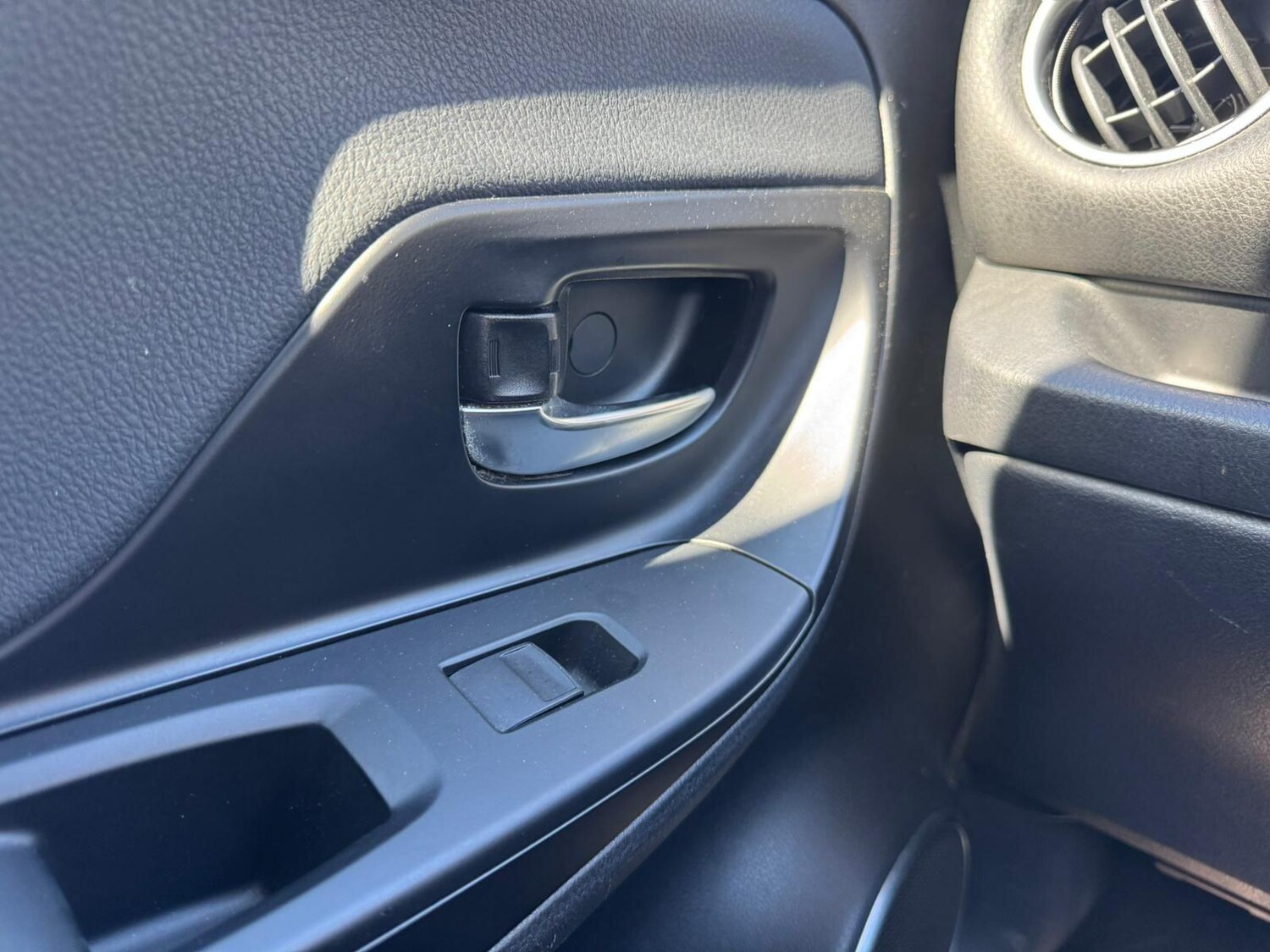 Used Toyota Yaris for sale - 77940445: Photo 41