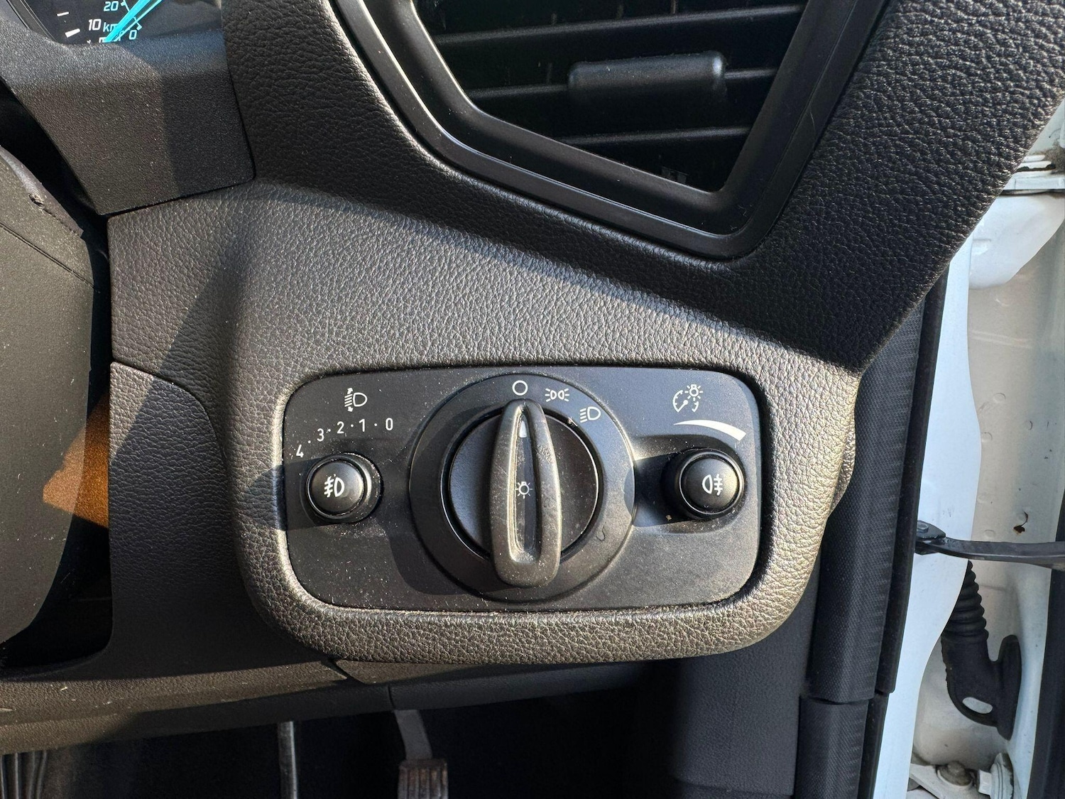 Used Ford Kuga 2016 for sale - 77290705: Photo 40