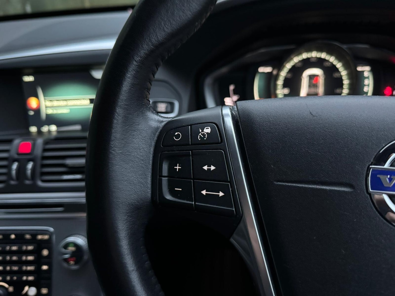 Used Volvo XC60 2016 for sale - 76952325: Photo 24