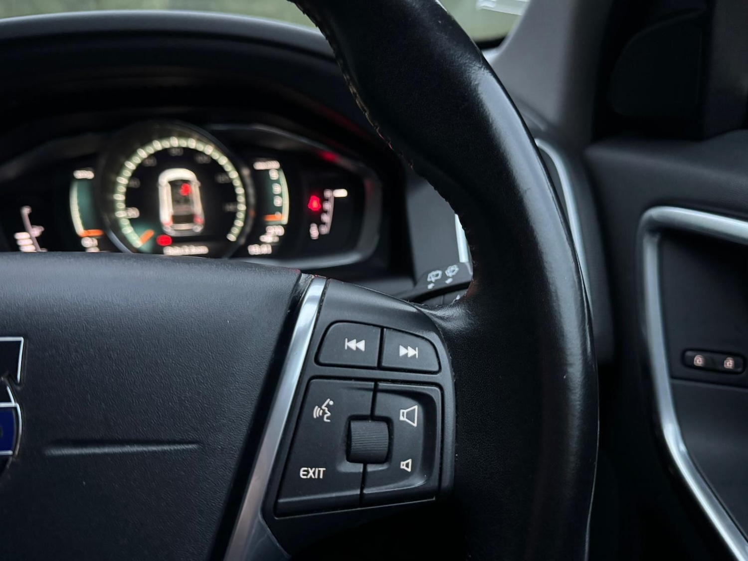 Used Volvo XC60 2016 for sale - 76952325: Photo 25