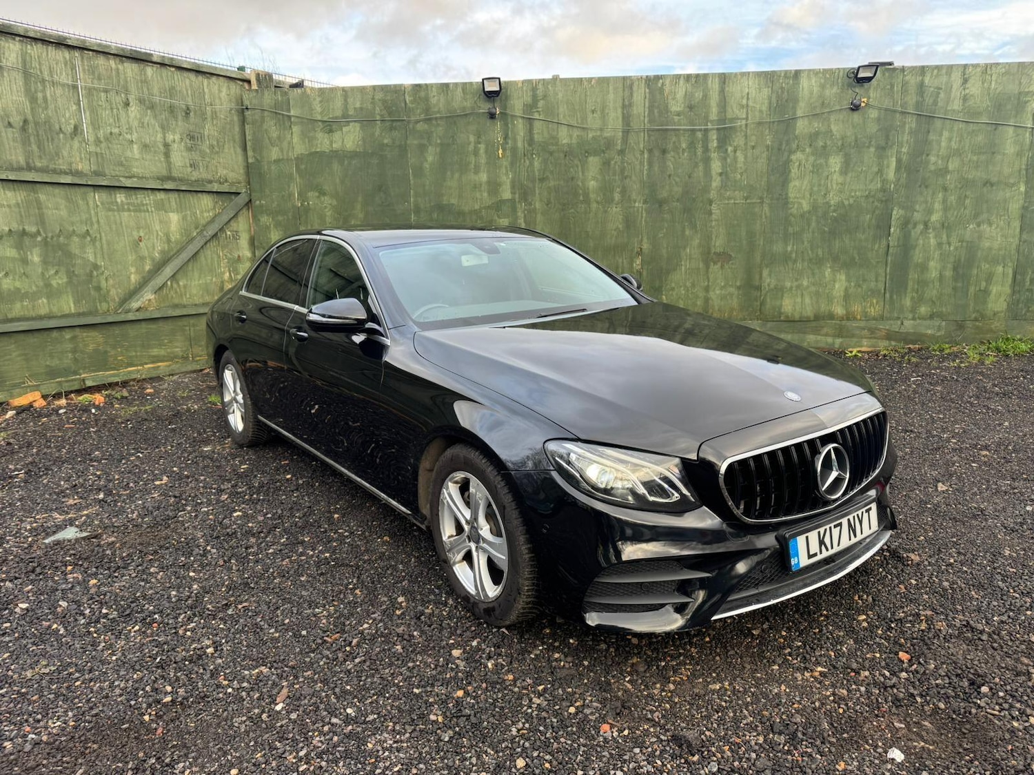 Used Mercedes-Benz E Class 2017 for sale - 77625196: Photo 2