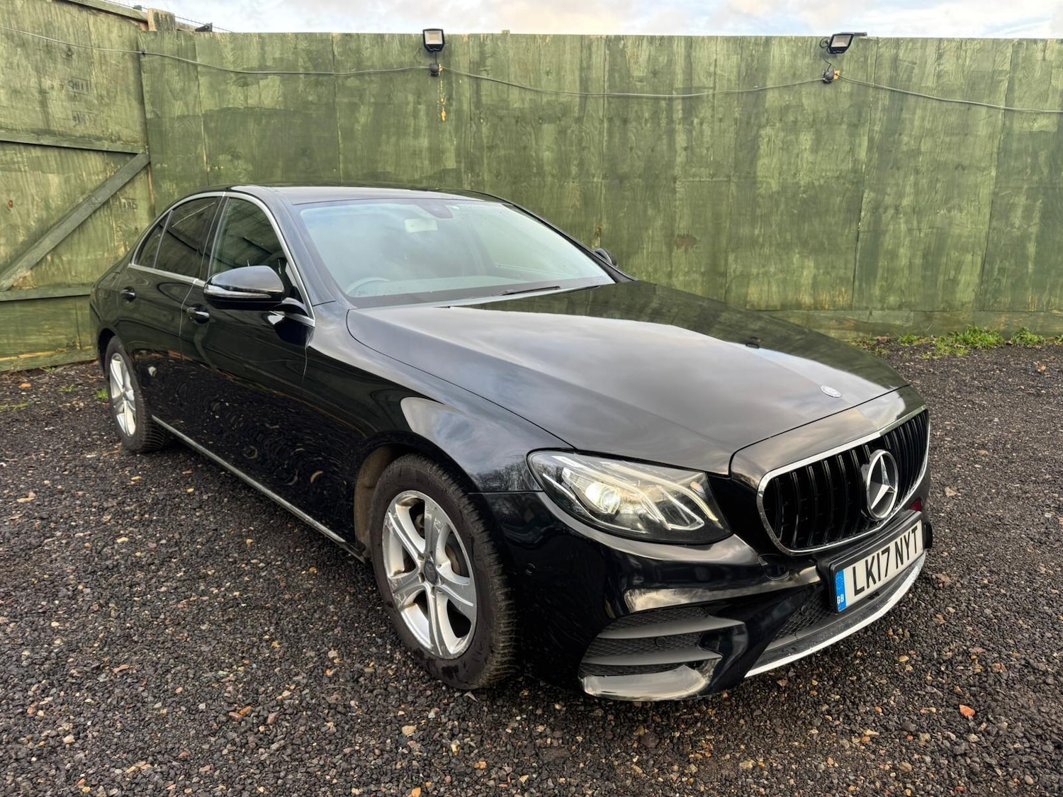 Used Mercedes-Benz E Class 2017 for sale - 77625196: Photo 3