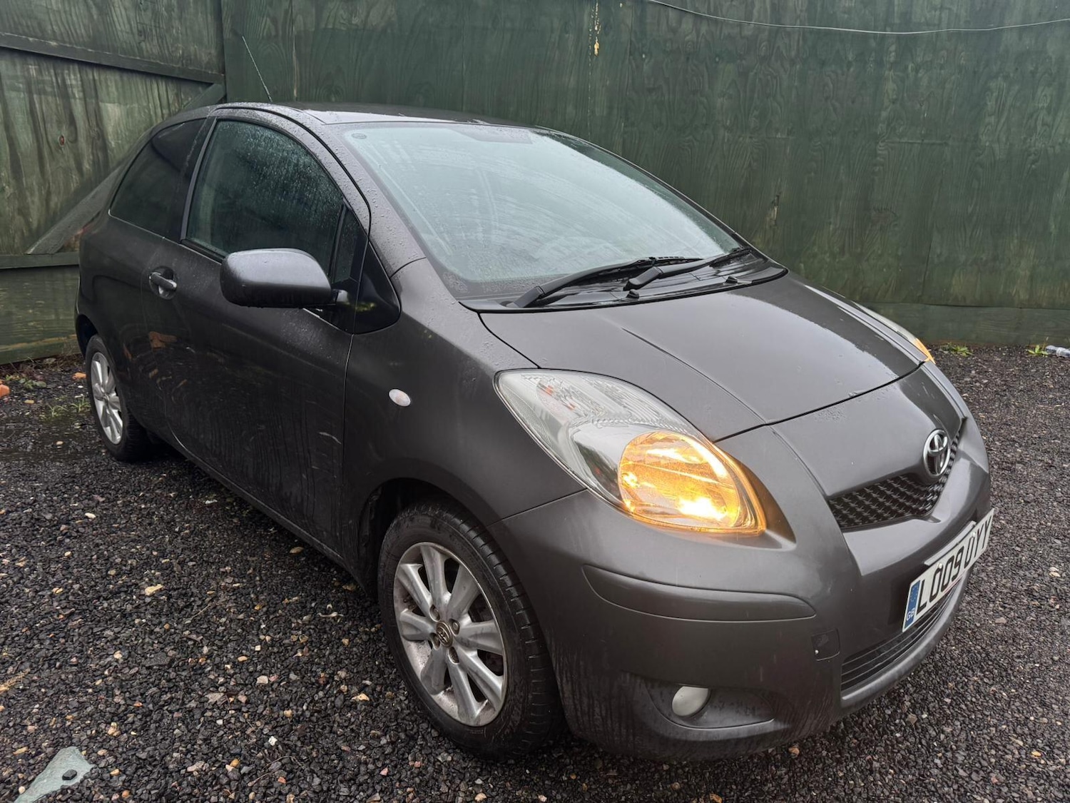 Used Toyota Yaris for sale - 77538577: Photo 2