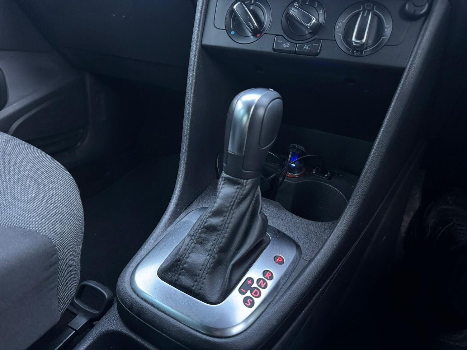 Used Volkswagen Polo 2012 for sale - 77523871: Photo 21