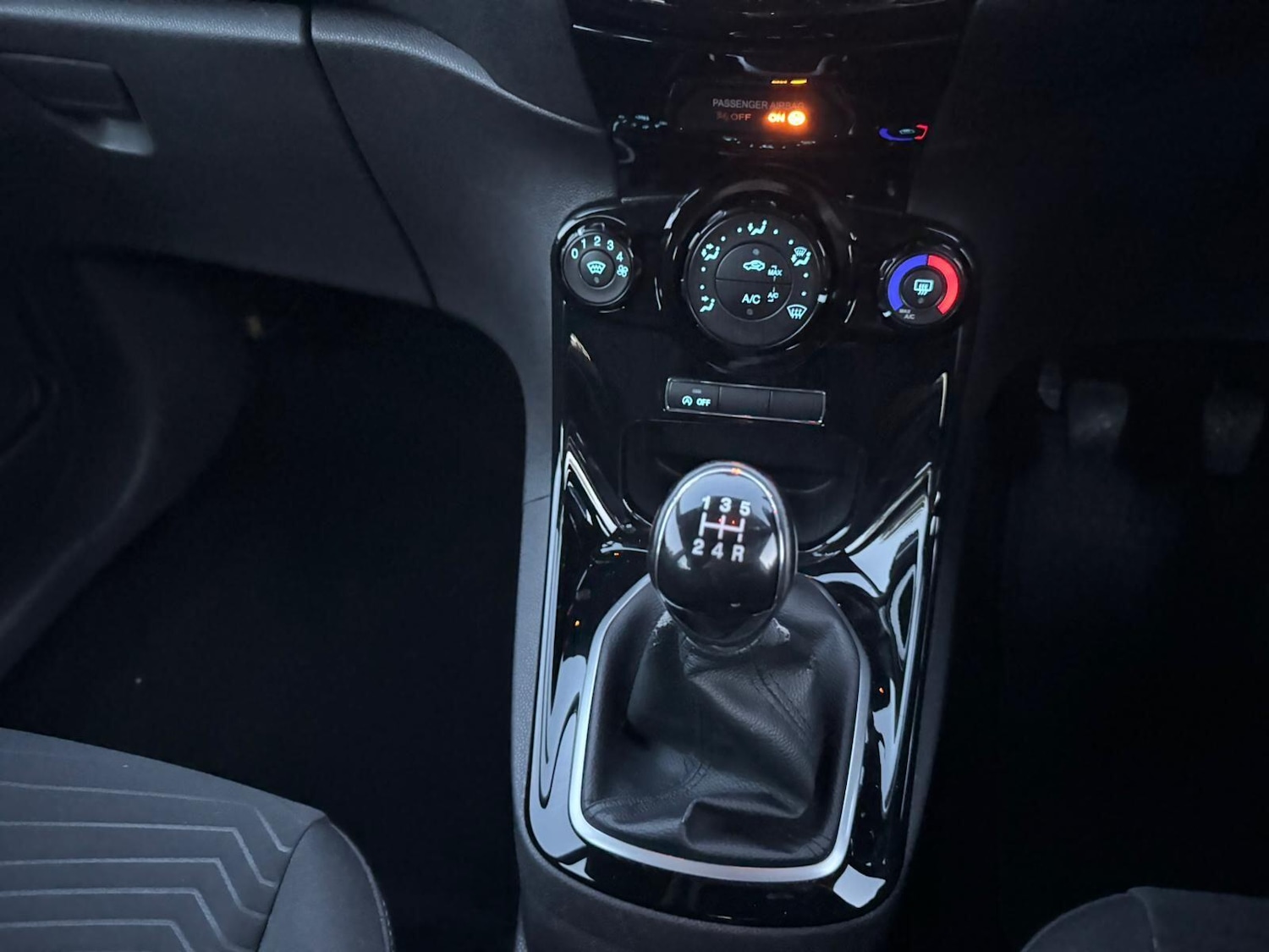 Used Ford Fiesta 2015 for sale - 76425183: Photo 40