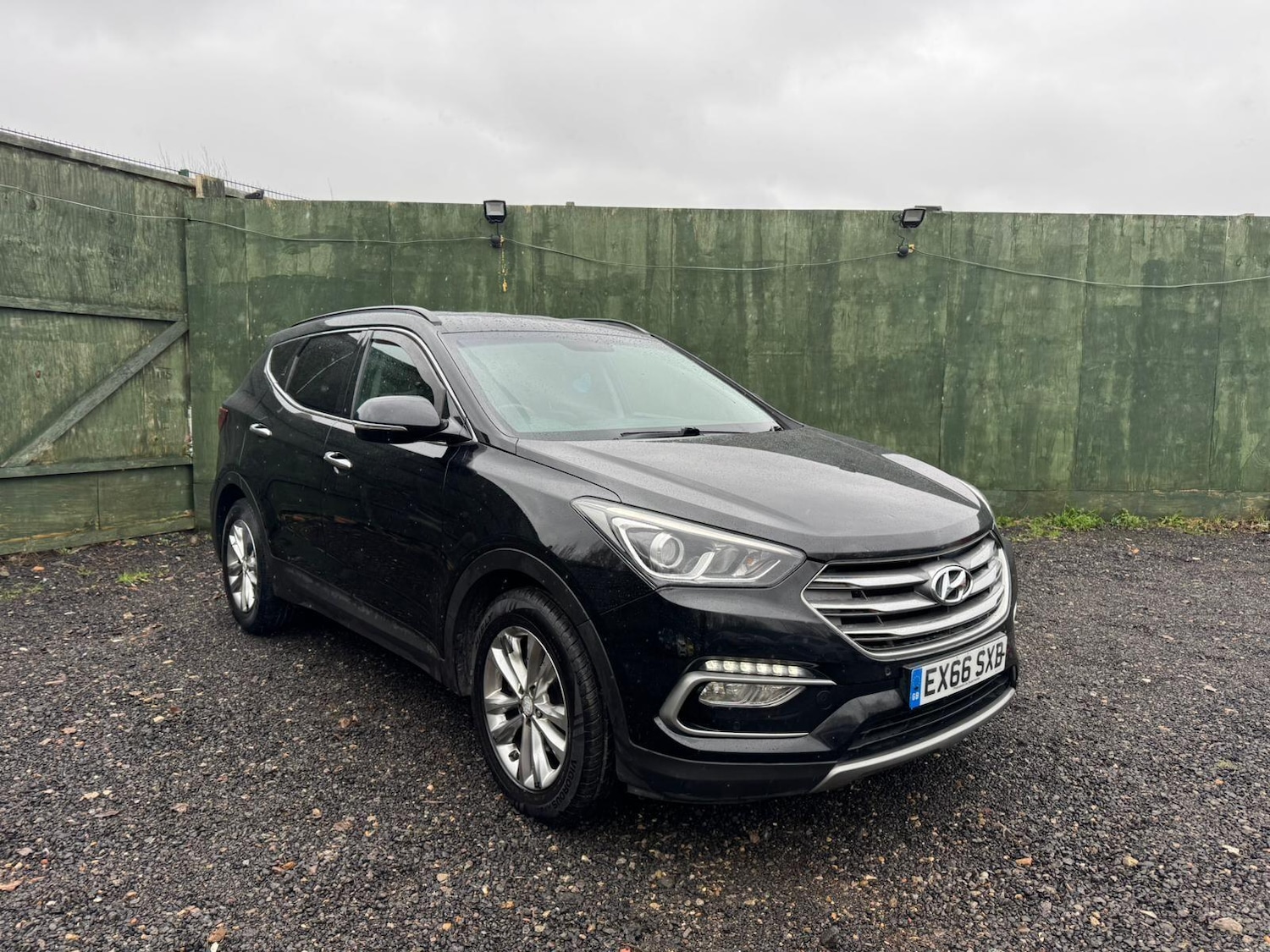 Used Hyundai Santa Fe 2016 for sale - 77625413: Photo 2