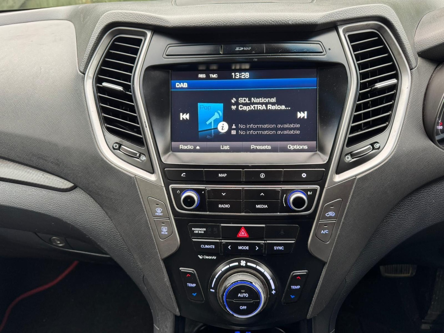 Used Hyundai Santa Fe 2016 for sale - 77625413: Photo 43