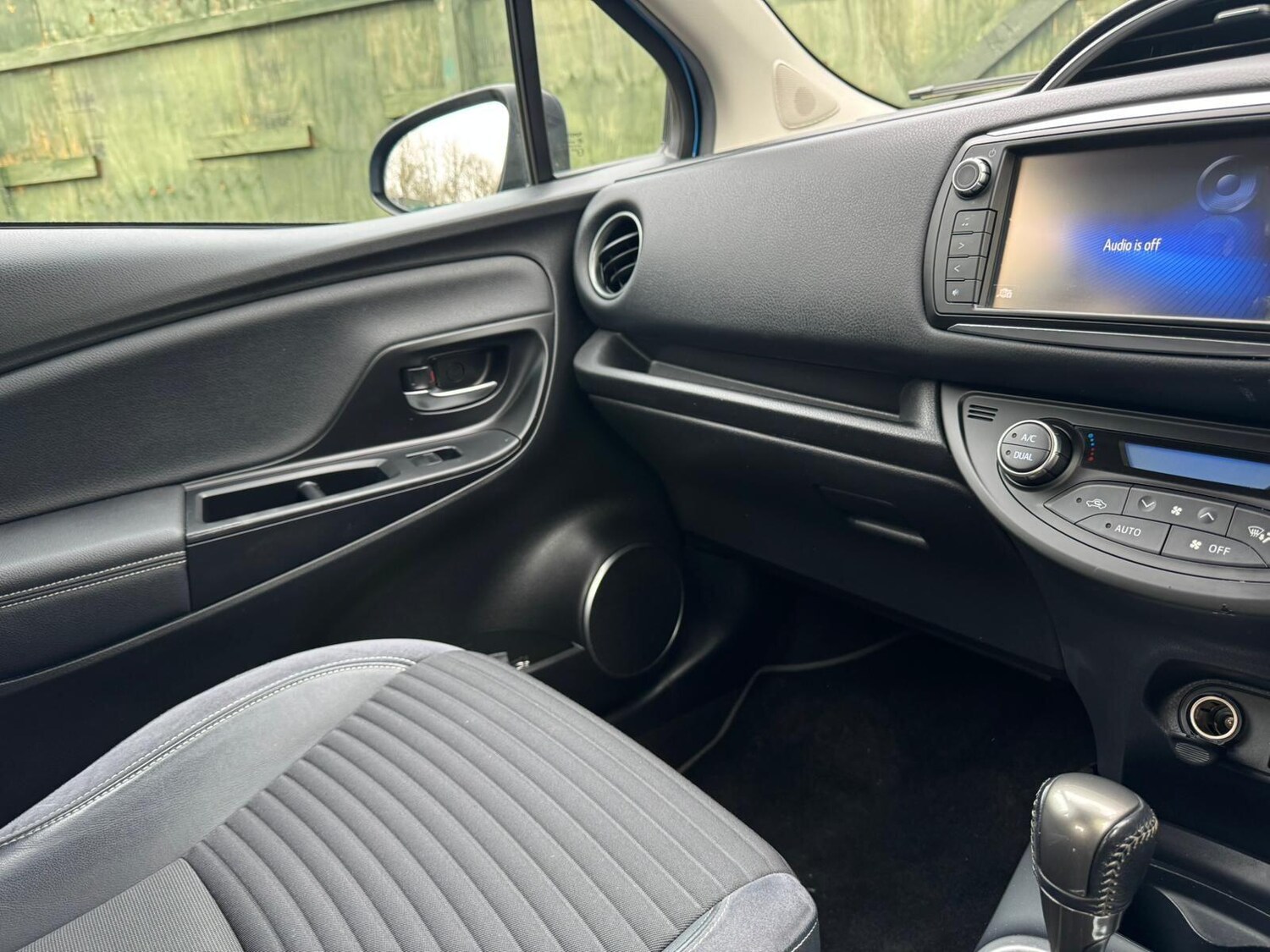 Used Toyota Yaris 2015 for sale - 77484041: Photo 27