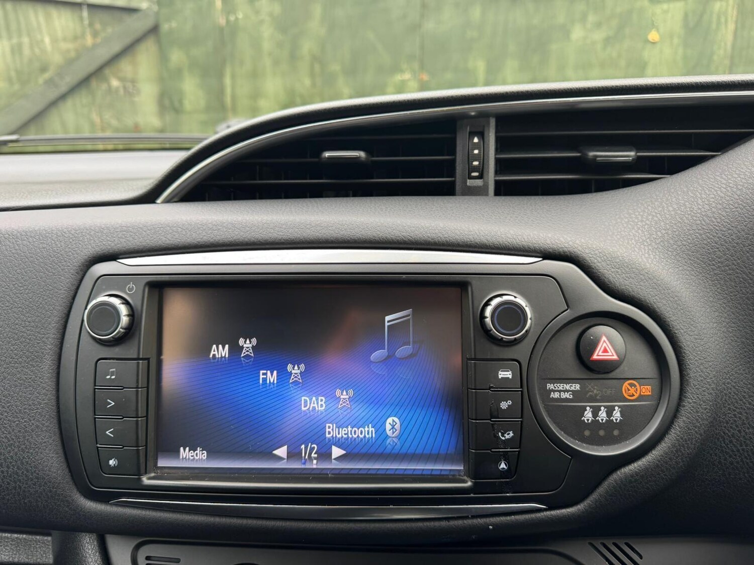 Used Toyota Yaris 2015 for sale - 77484041: Photo 31