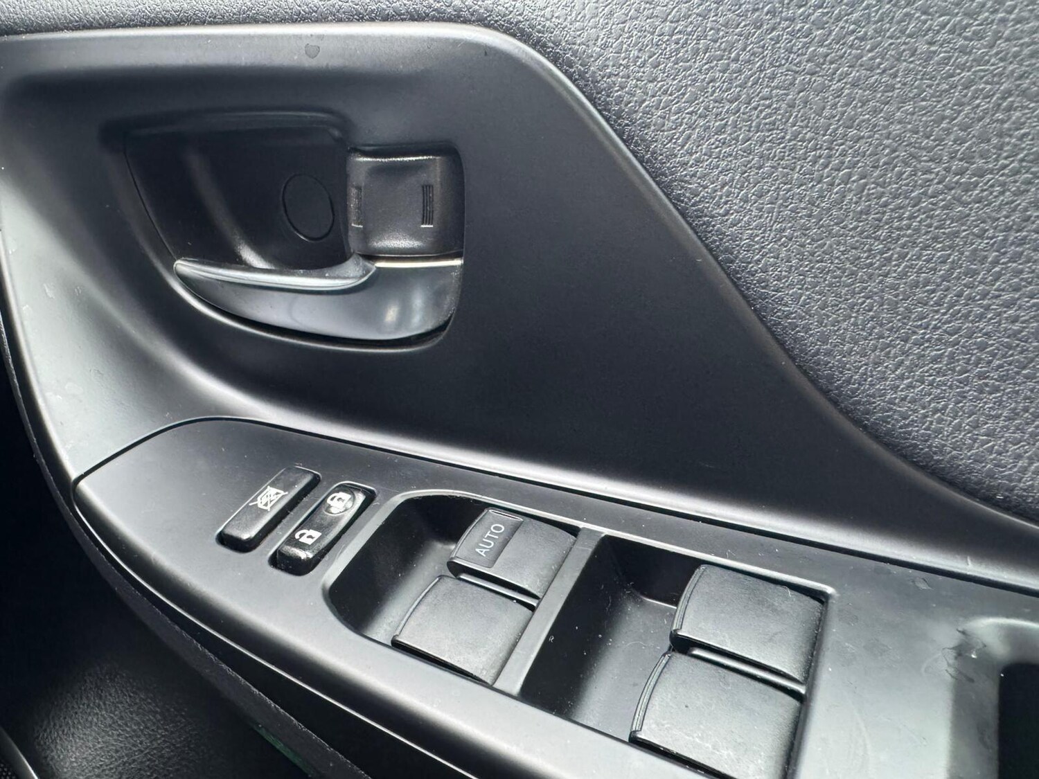 Used Toyota Yaris 2015 for sale - 77484041: Photo 45