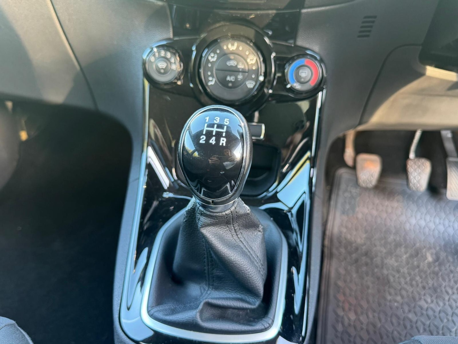 Used Ford Fiesta 2015 for sale - 76472933: Photo 34