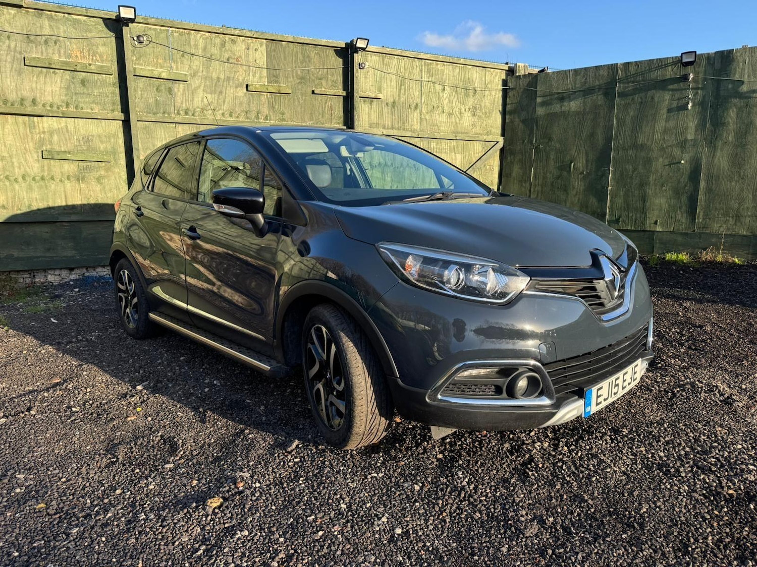 Used Renault Captur 2015 for sale - 77016187: Photo 2