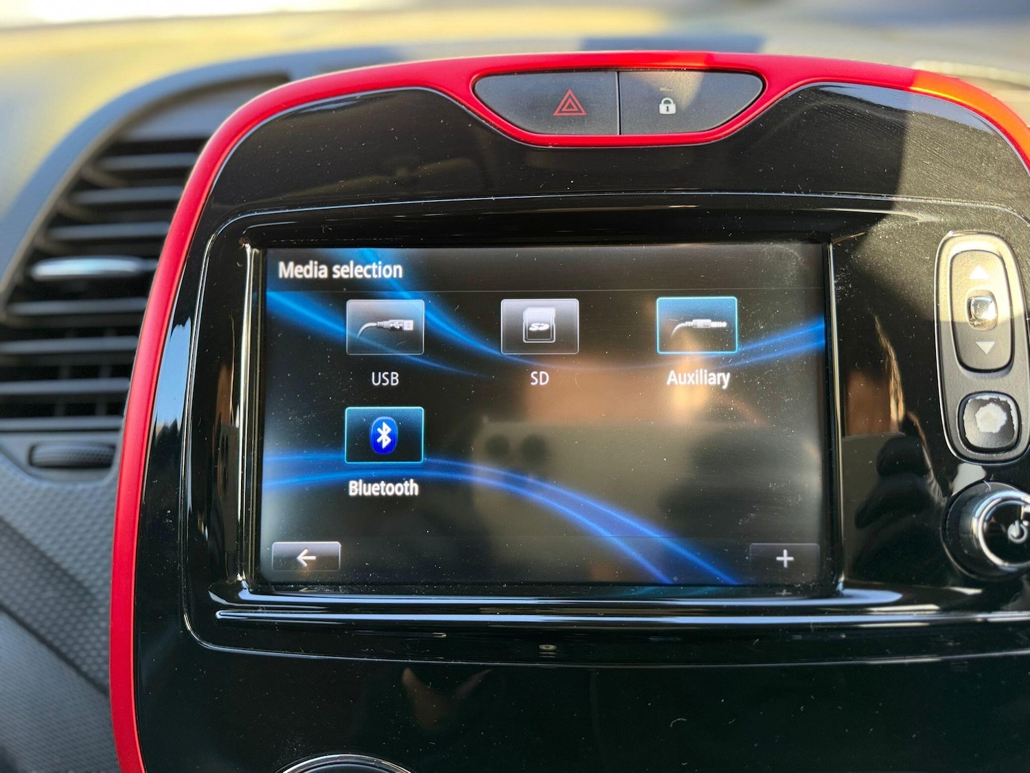 Used Renault Captur 2015 for sale - 77016187: Photo 38