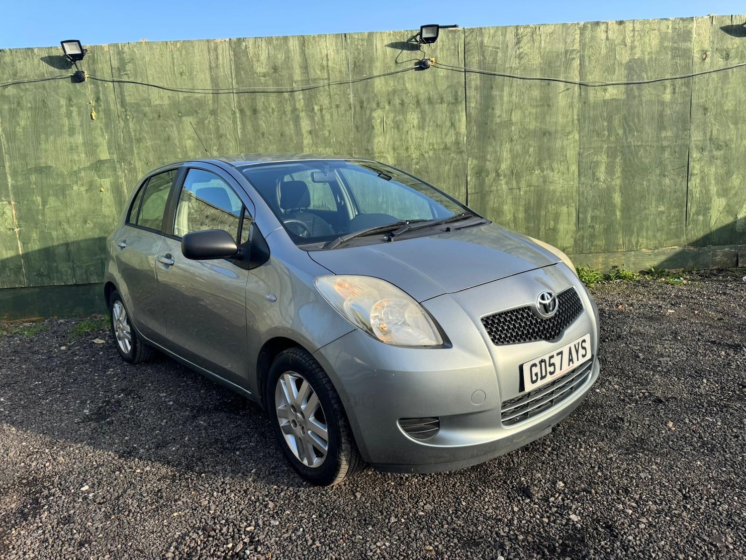 Used Toyota Yaris for sale - 77670366: Photo 2