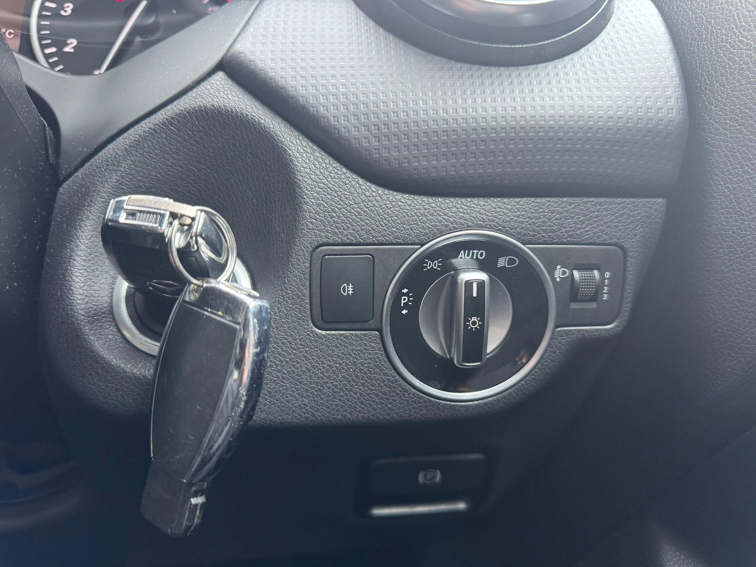 Used Mercedes-Benz A-Class 2015 for sale - 76457881: Photo 34