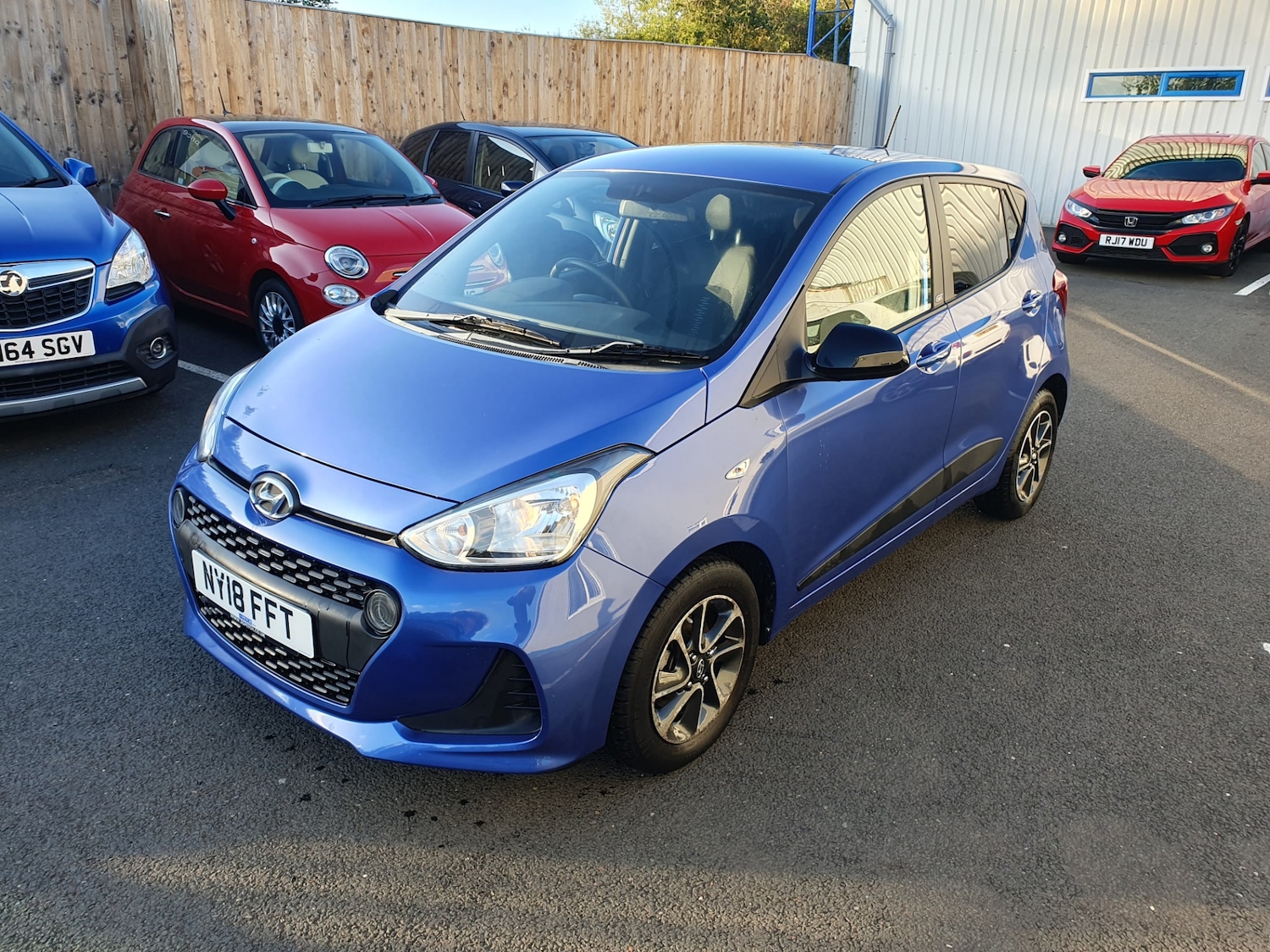 Used Hyundai i10 2018 for sale - 76040525: Photo 1