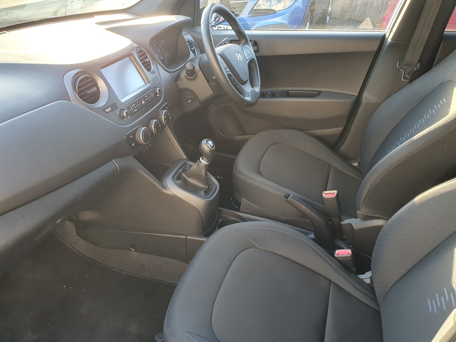 Used Hyundai i10 2018 for sale - 76040525: Photo 10