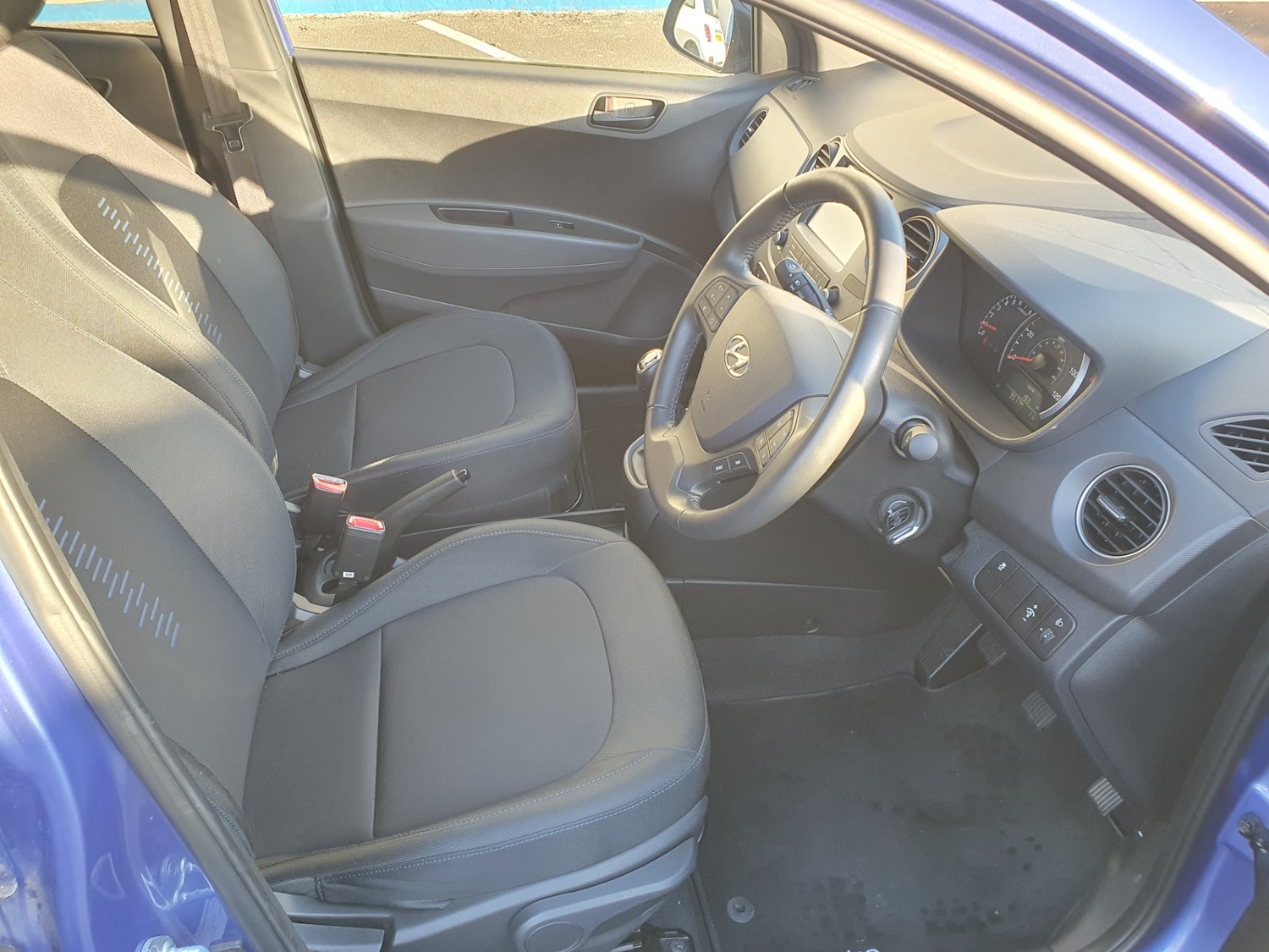 Used Hyundai i10 2018 for sale - 76040525: Photo 11