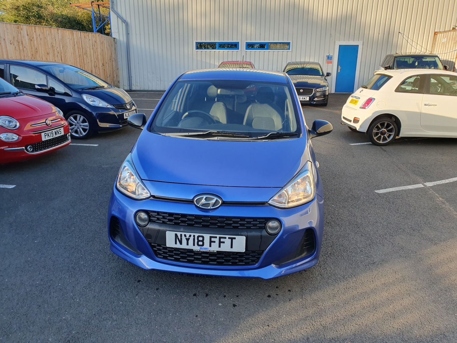Used Hyundai i10 2018 for sale - 76040525: Photo 2