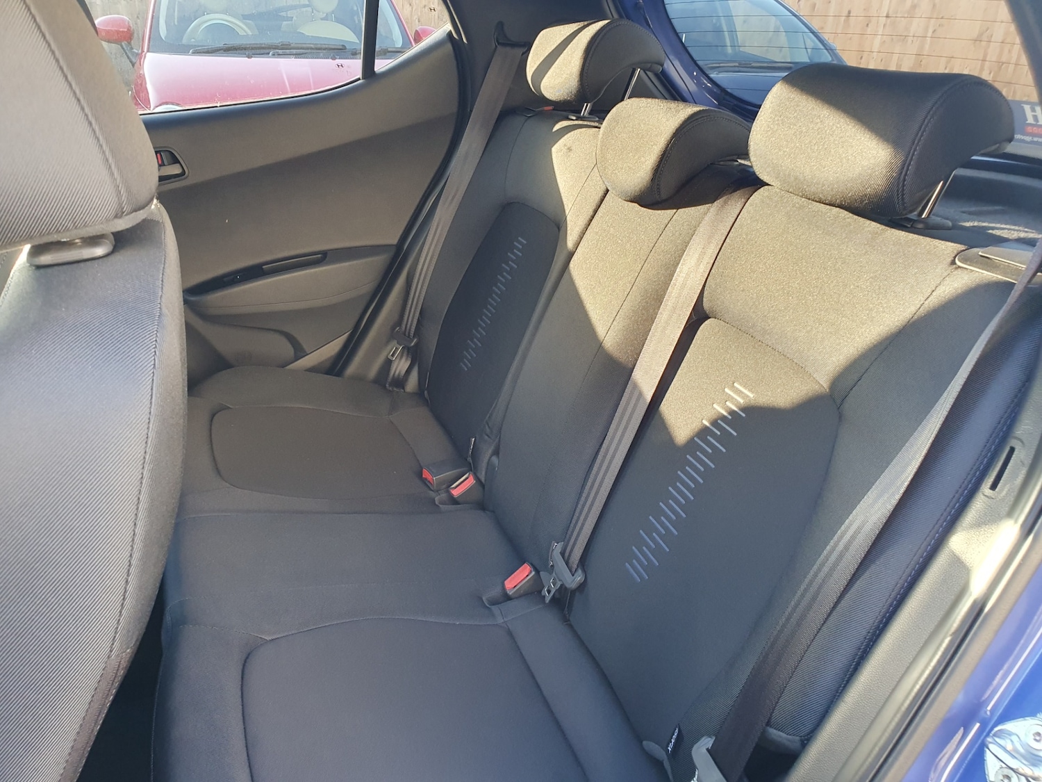 Used Hyundai i10 2018 for sale - 76040525: Photo 8