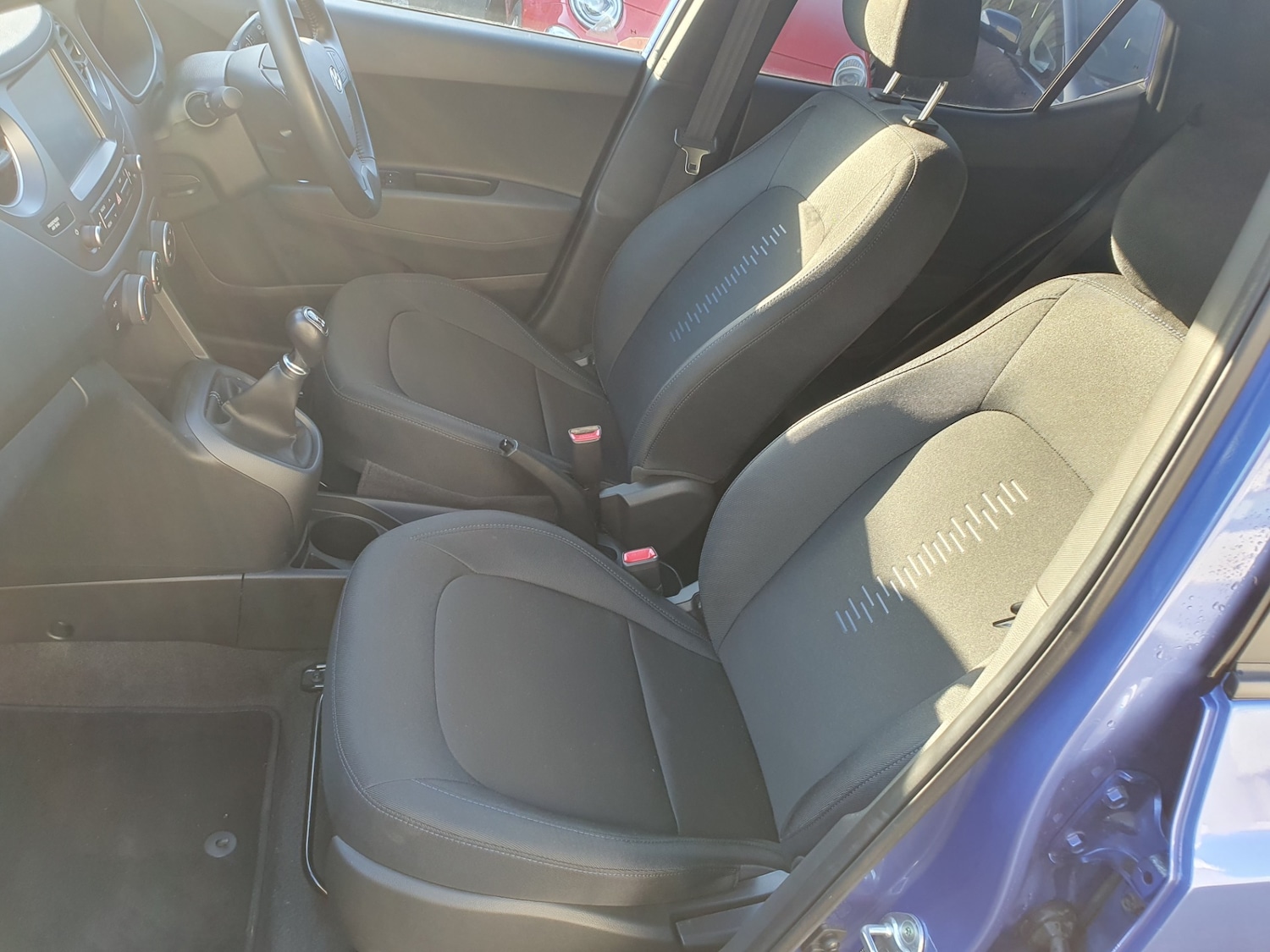 Used Hyundai i10 2018 for sale - 76040525: Photo 9
